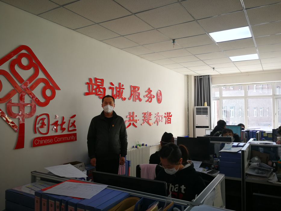 康華(寧夏助困幫扶慈善聯合會副會長、黨支部書記) 康華(寧夏助困幫扶慈善聯合會副會長、黨支部書記)