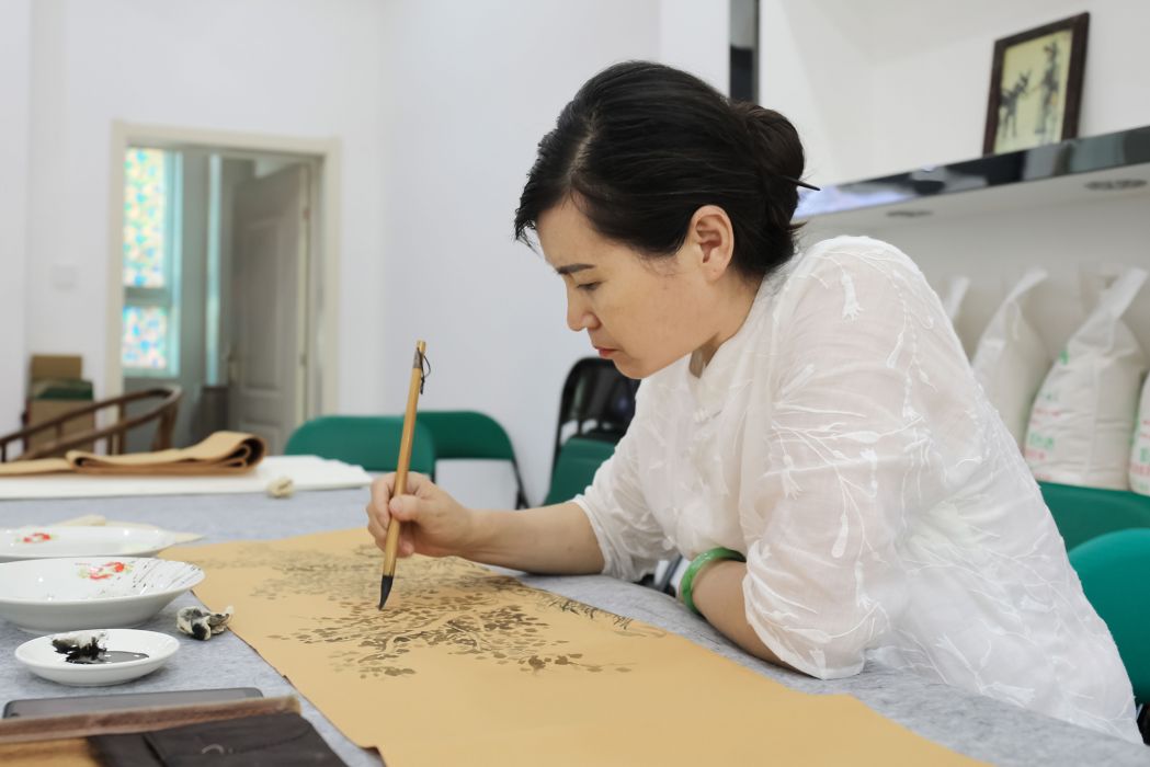 劉慧(清華美院書畫高研班導師、中國美術家協會會員) 劉慧(清華美院書畫高研班導師、中國美術家協會會員)