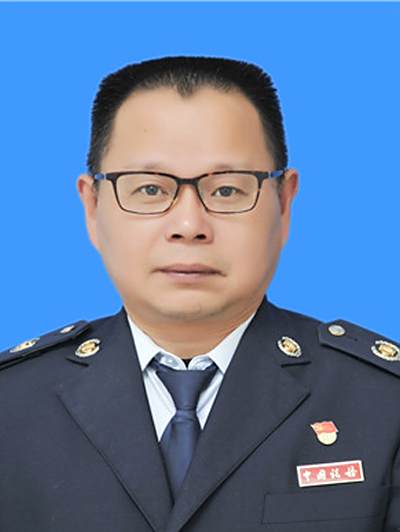 曾小勇(國家稅務總局崇仁縣稅務局黨委委員、副局長) 曾小勇(國家稅務總局崇仁縣稅務局黨委委員、副局長)