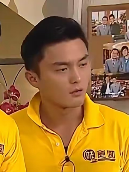 鐘正(時裝劇《翻叮一族》中的角色) 鐘正(時裝劇《翻叮一族》中的角色)