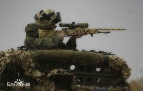 在伊拉克的英軍狙擊手使用的L96A1狙擊步槍
