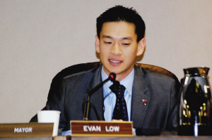 全美最年輕華裔市長羅達倫