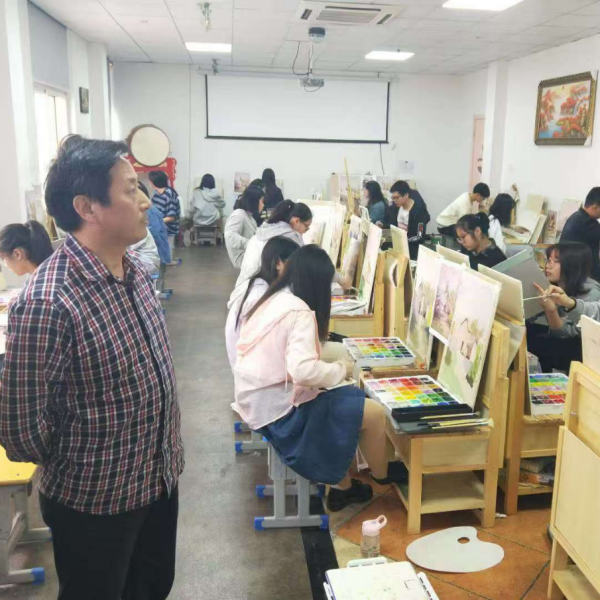 朱虹