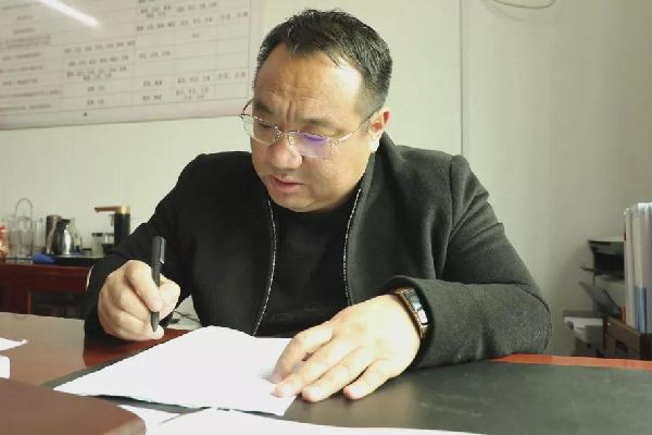 張磊(河南省三門峽市盧氏縣官坡鎮黨委書記)
