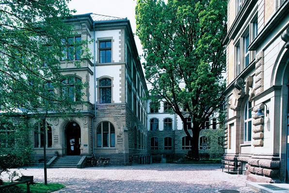 卡爾斯魯厄國立造型藝術學院