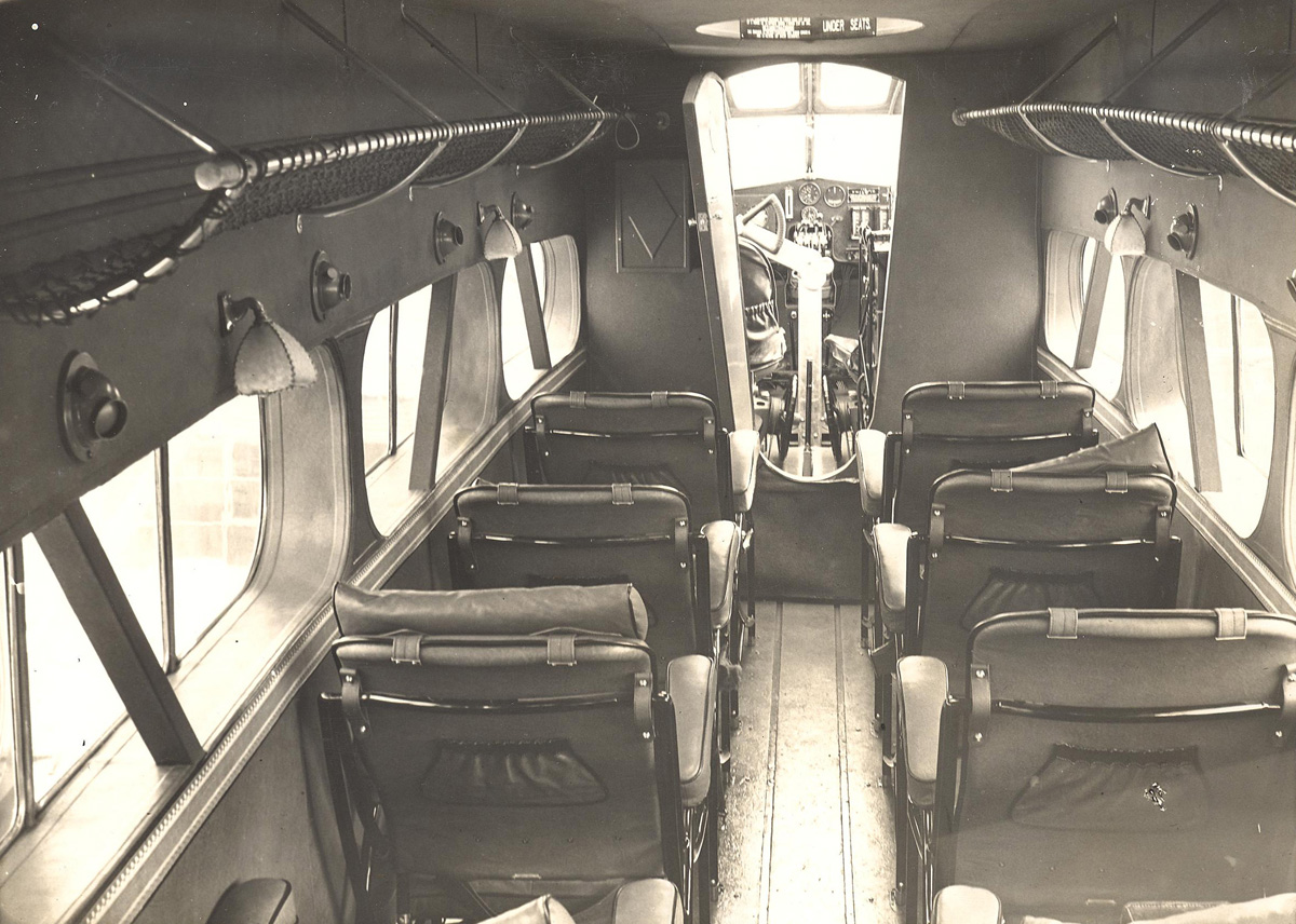 1935年機型為DH86的艙內