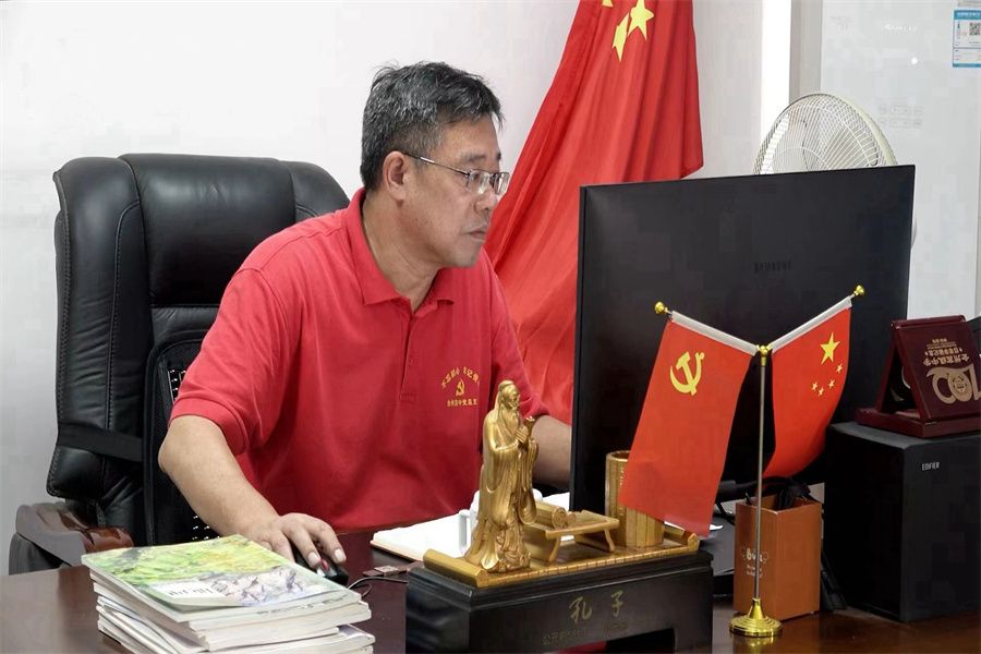 鄧斌(廣西桂林市全州高級中學校長) 鄧斌(廣西桂林市全州高級中學校長)
