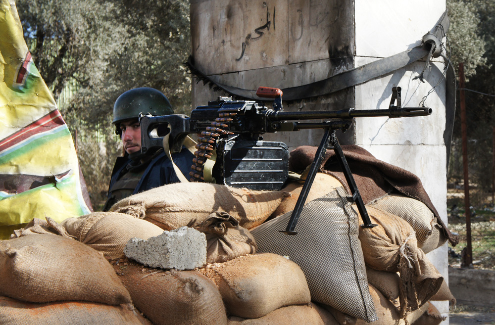 使用80式通用機槍的敘利亞安全部隊士兵