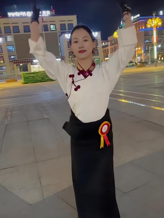 擁忠(抖音創作者) 擁忠(抖音創作者)