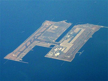 在海中心建造的日本關西國際機場