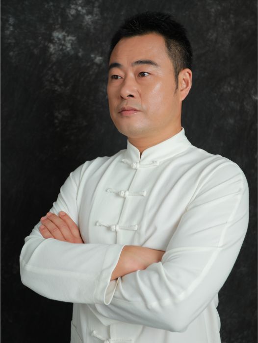 李俊峰(《李氏中醫藥酒炮製技藝》項目傳承人) 李俊峰(《李氏中醫藥酒炮製技藝》項目傳承人)