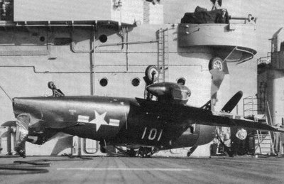 F8F-1 在著艦時拿了大頂