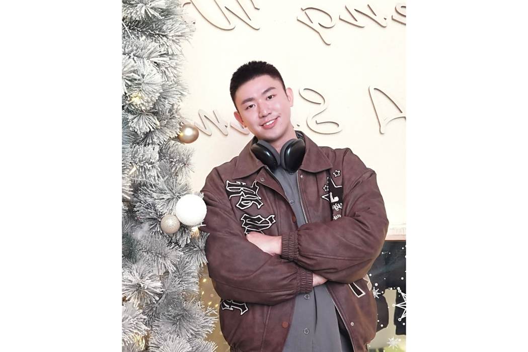 名模坤
