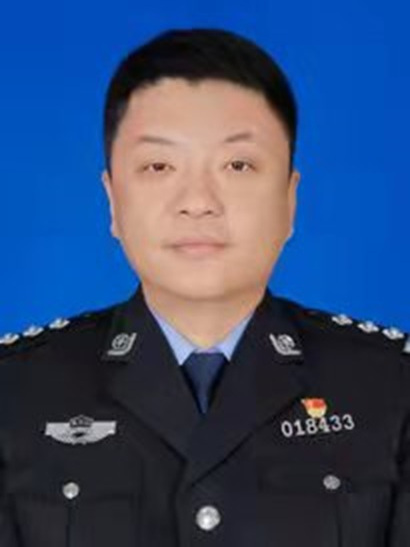 李森林(黑龍江省木蘭縣副縣長,縣公安局局長、黨委書記) 李森林(黑龍江省木蘭縣副縣長,縣公安局局長、黨委書記)