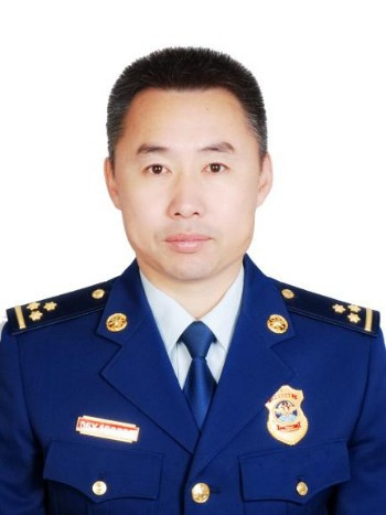 梁勇(遼寧省阜新市蒙古族自治縣北環路消防救援站政治指導員,二級消防救援指揮員) 梁勇(遼寧省阜新市蒙古族自治縣北環路消防救援站政治指導員,二級消防救援指揮員)