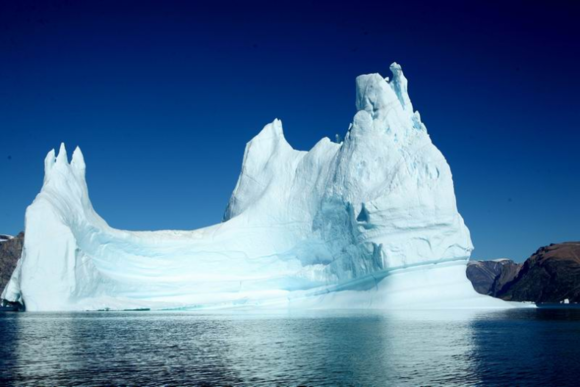 北極冰山水