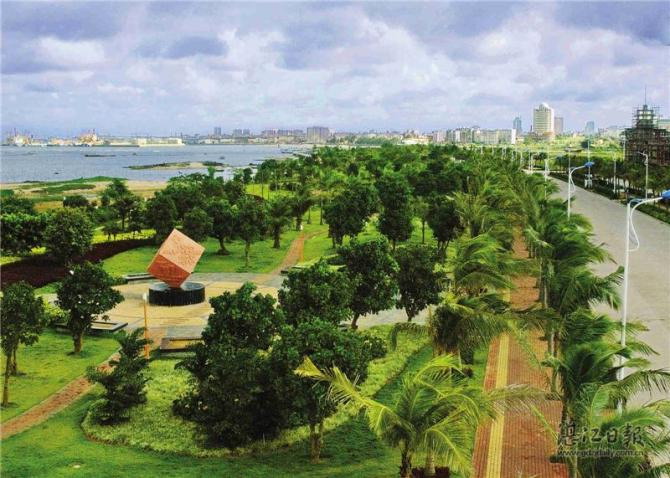 赤坎區金沙灣觀海長廊的綠化一景