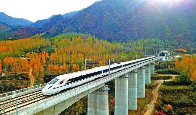 運行在西成高速鐵路上的CRH3A動車組列車