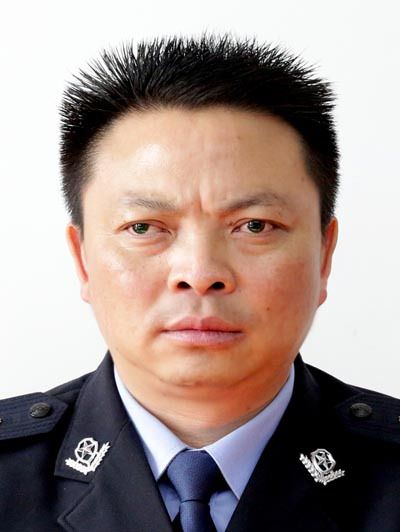 陳勇(貴州省甕安縣公安局黨委委員、副局長、四級高級警長)