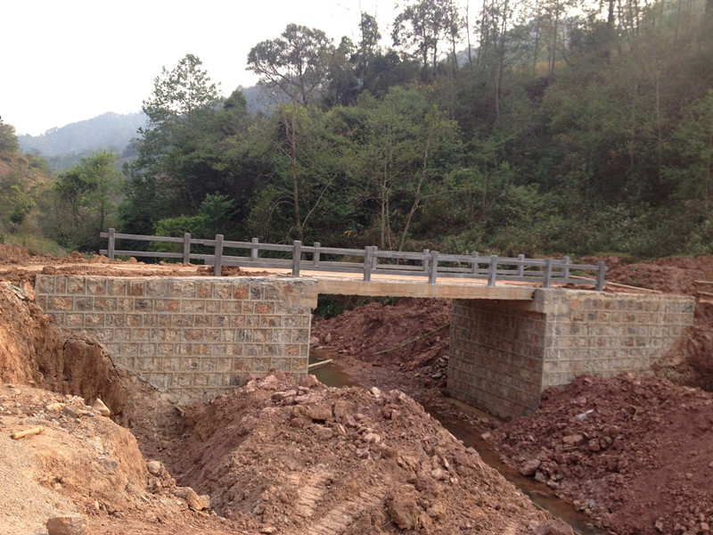2015年施工中的那勐勐大橋
