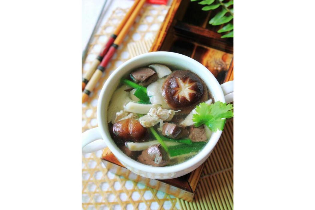 鮮菇豬紅湯