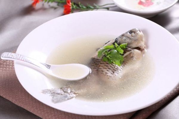 鯉魚蓮藕湯 鯉魚蓮藕湯