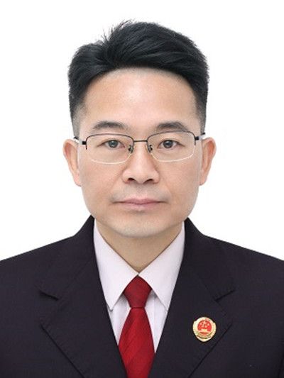 辛飛(重慶市銅梁區人民檢察院黨組成員、副檢察長、四級高級檢察官)
