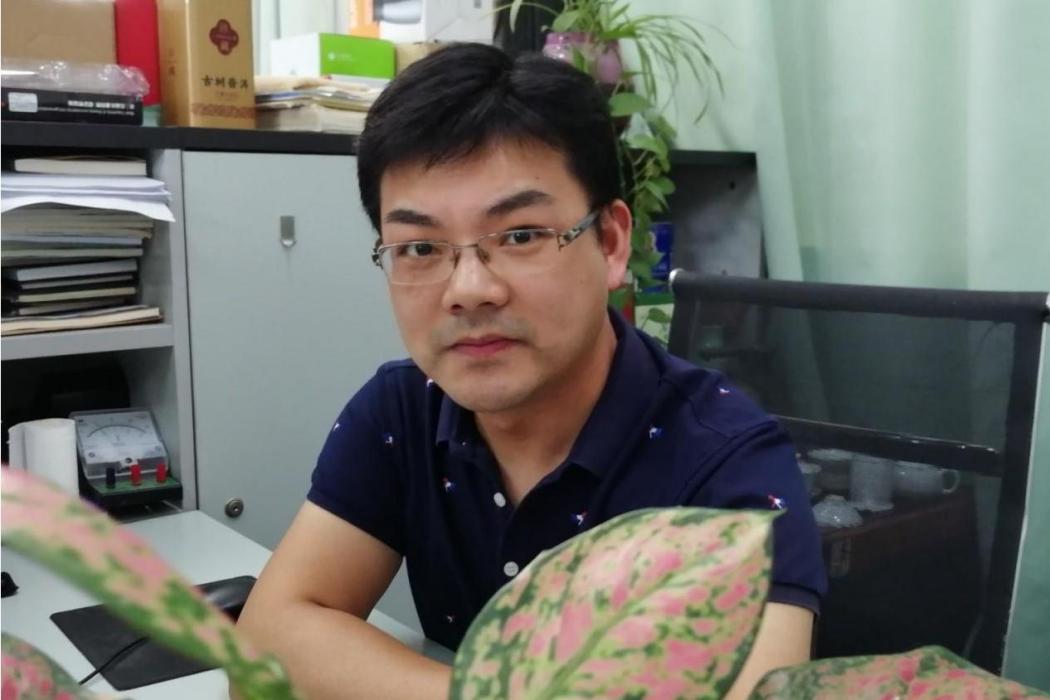 劉金國(深圳市科學高中物理教師) 劉金國(深圳市科學高中物理教師)