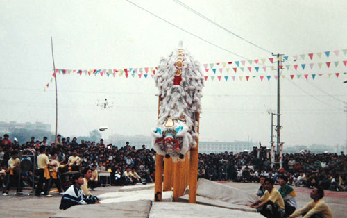 1986年官窯恢復舉辦生菜會中的醒獅表演