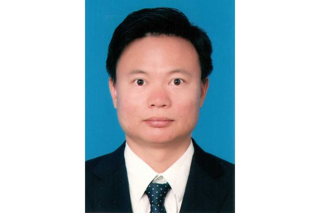 尹顯俊(湘西州人民政府掛職幹部,任州長助理) 尹顯俊(湘西州人民政府掛職幹部,任州長助理)