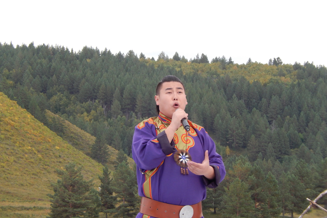 修一(鄂溫克族青年歌手) 修一(鄂溫克族青年歌手)