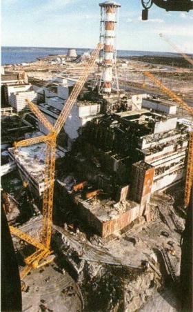 爆炸之後的車諾比核電站