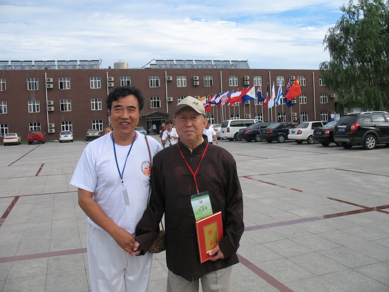 齊貴春（左）與李秉慈先生