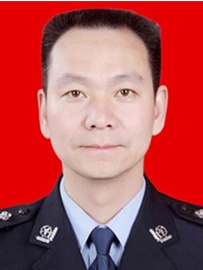 張恩峰(山西省運城市公安局鹽湖分局黨委委員、副局長、一級警長) 張恩峰(山西省運城市公安局鹽湖分局黨委委員、副局長、一級警長)