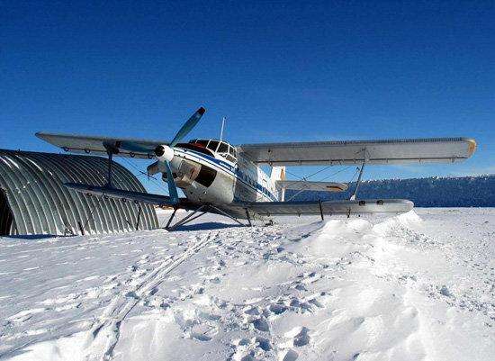 準備雪地起飛的安-3運輸機