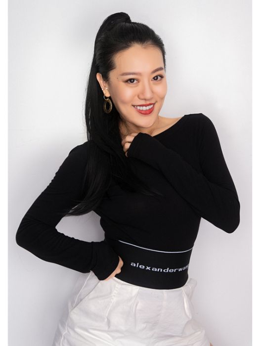 嗯吶朱莉