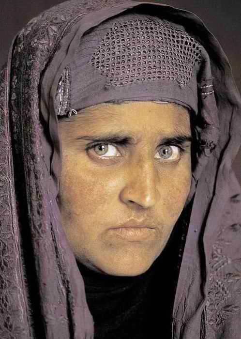17年後（2002年）的阿富汗少女