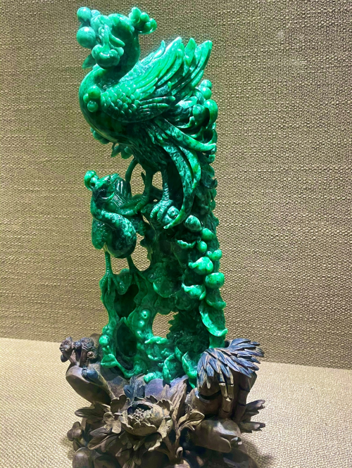 有鳳來儀(翡翠玉雕作品) 有鳳來儀(翡翠玉雕作品)
