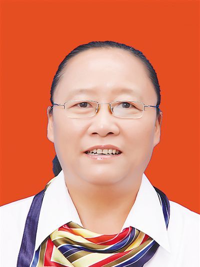 丁蓮(雲南省紅河州紅河日報社記者中心原聘用記者) 丁蓮(雲南省紅河州紅河日報社記者中心原聘用記者)