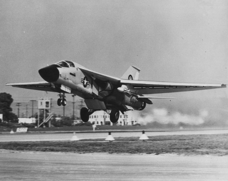 F-111B掛載AIM-54