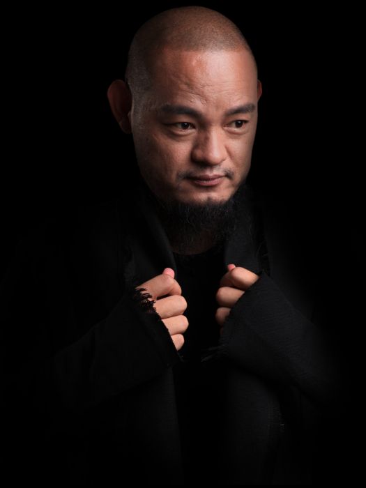 李健明(中國建築 、室內設計師,雕塑藝術家) 李健明(中國建築 、室內設計師,雕塑藝術家)