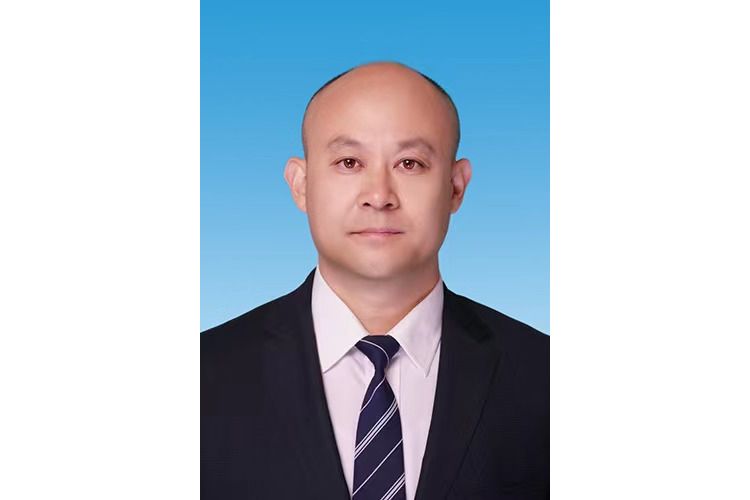 劉榮華(內蒙古自治區烏蘭察布市化德縣委常委、政府副縣長) 劉榮華(內蒙古自治區烏蘭察布市化德縣委常委、政府副縣長)