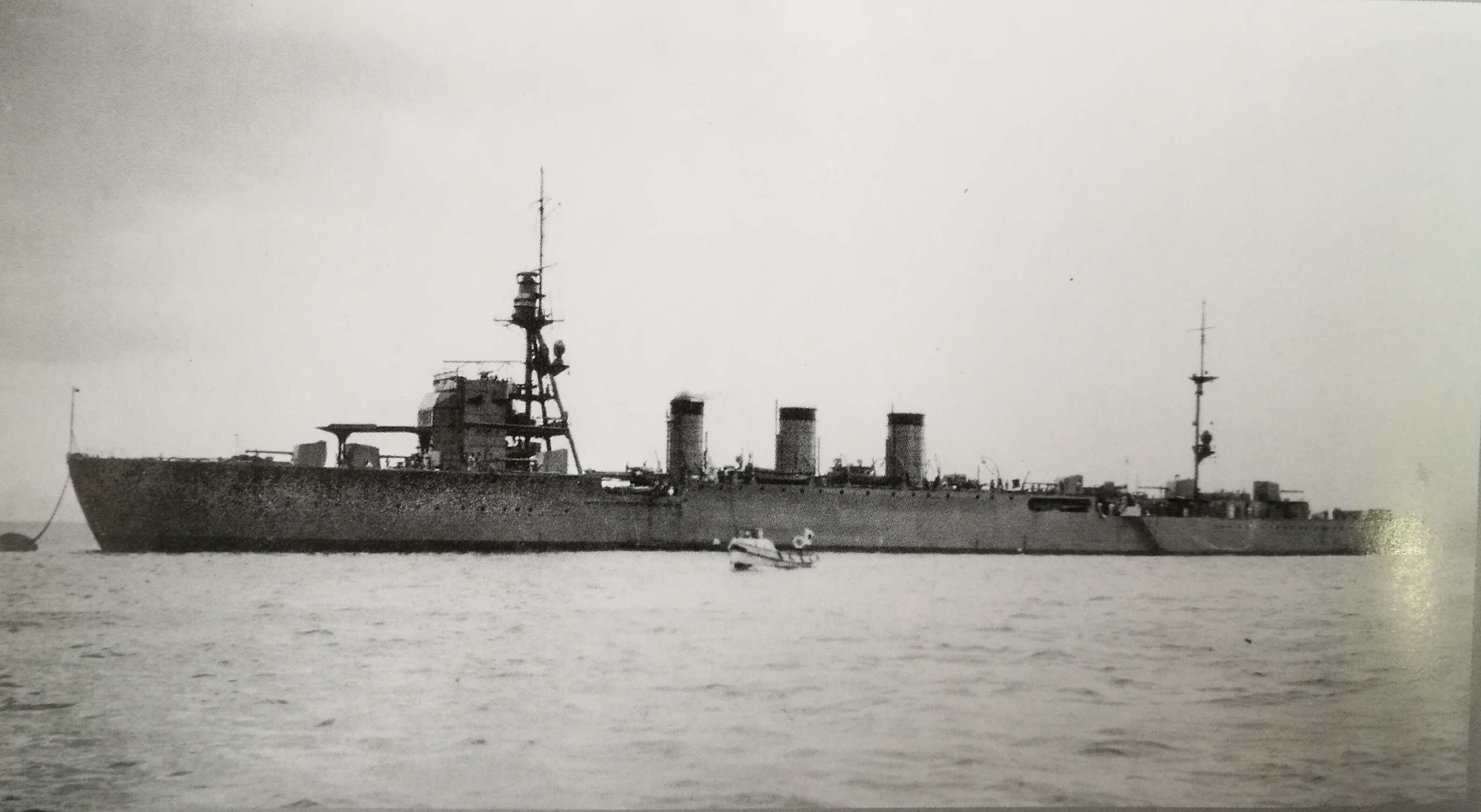 鬼怒號輕巡洋艦，1922年11月10日攝於神戶港