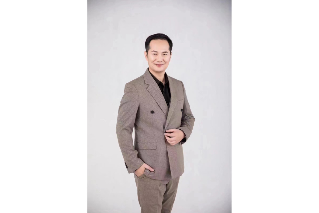 李冬冬(聲樂老師) 李冬冬(聲樂老師)