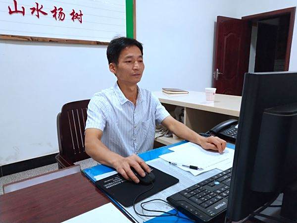 余長江(桐城市唐灣鎮楊樹村黨支部委員) 余長江(桐城市唐灣鎮楊樹村黨支部委員)