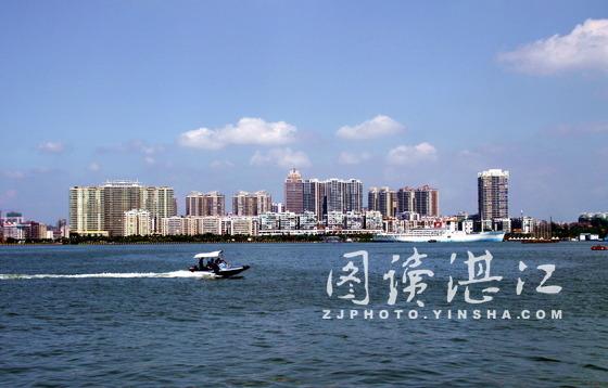 乘快艇:美麗的湛江港灣