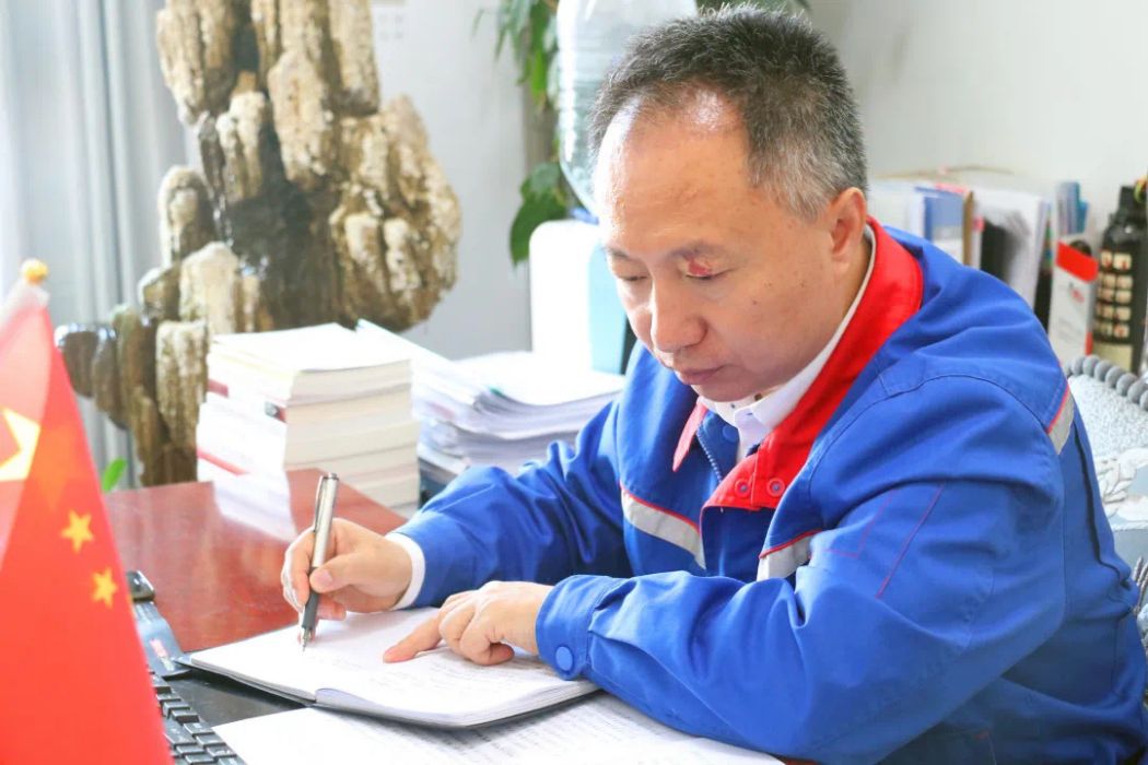 陳紹忠(寧夏銀川石油分公司黨支部副書記) 陳紹忠(寧夏銀川石油分公司黨支部副書記)