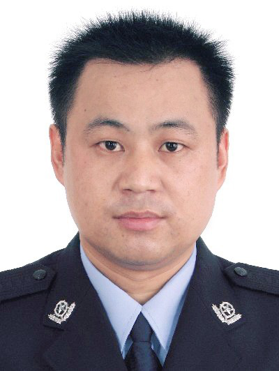 楊勇(江西省永修縣公安局黨委委員、副局長)