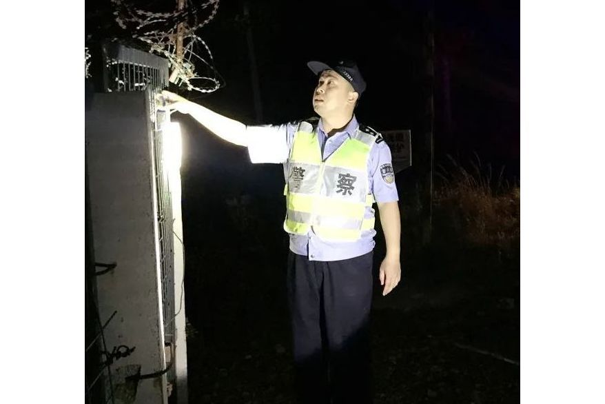 周峰(濟南鐵路公安局青島公安處刑警) 周峰(濟南鐵路公安局青島公安處刑警)