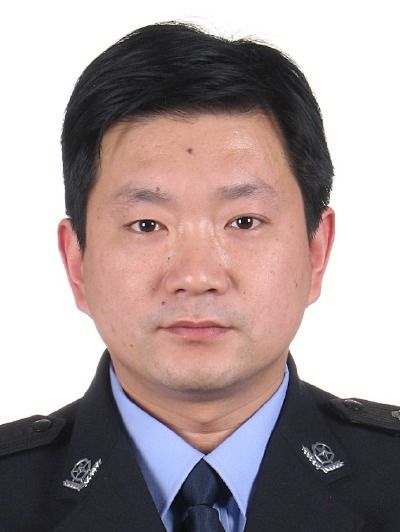 孫剛(山東省淄博市公安局周村分局黨委委員、副局長、四級高級警長) 孫剛(山東省淄博市公安局周村分局黨委委員、副局長、四級高級警長)